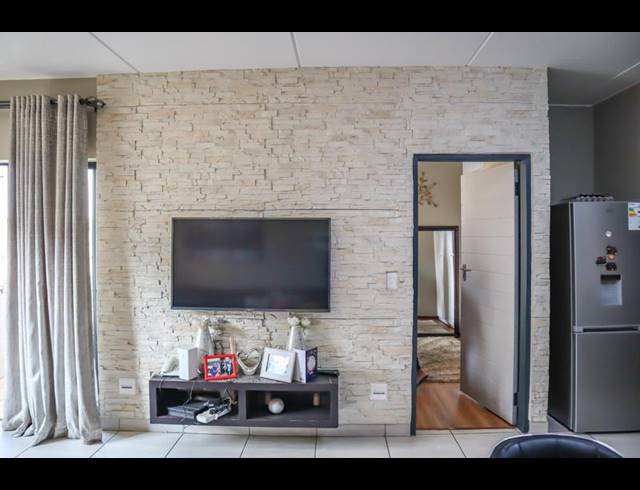 2 BEDROOM APARTMENT FOR SALE IN GLEN AUSTIN